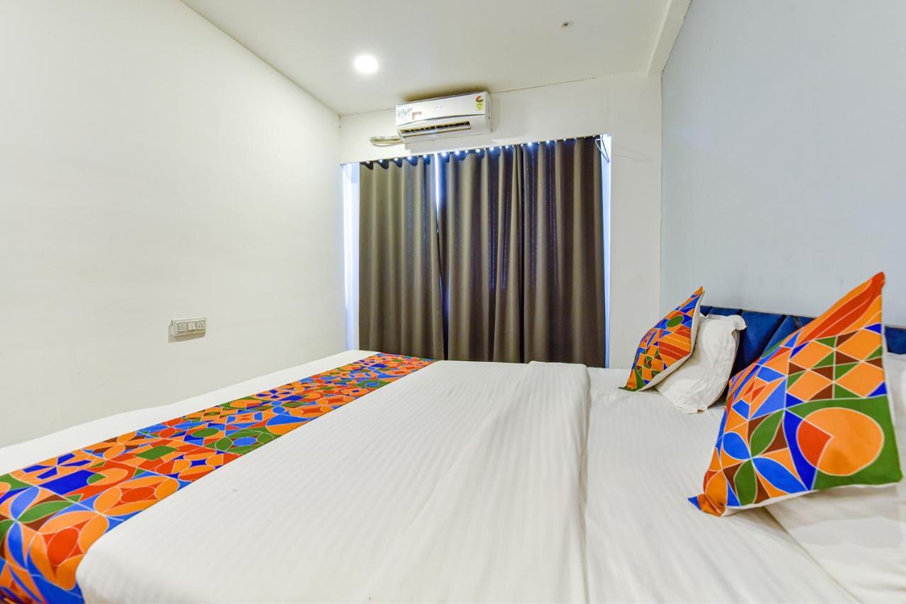 Fabhotel Code Surate Extérieur photo