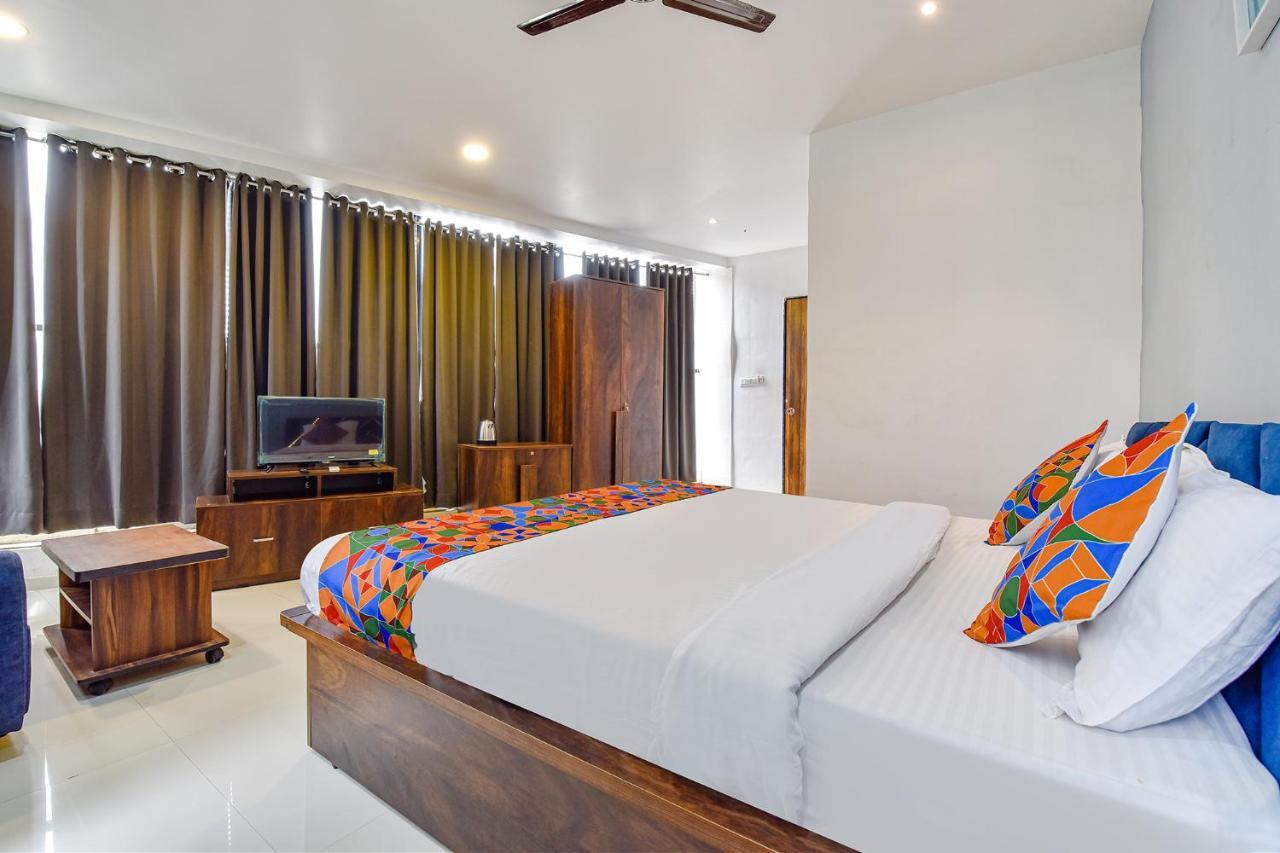 Fabhotel Code Surate Extérieur photo