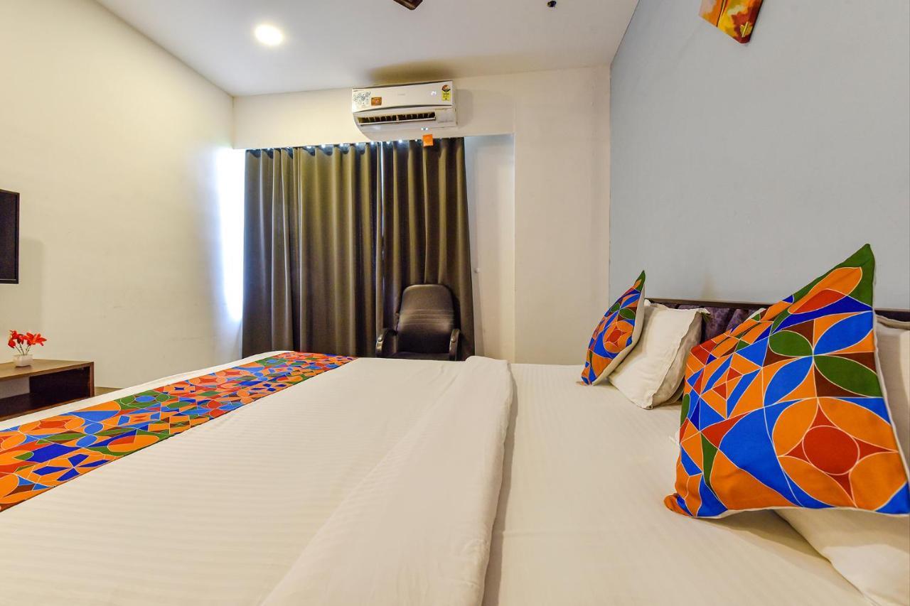 Fabhotel Code Surate Extérieur photo