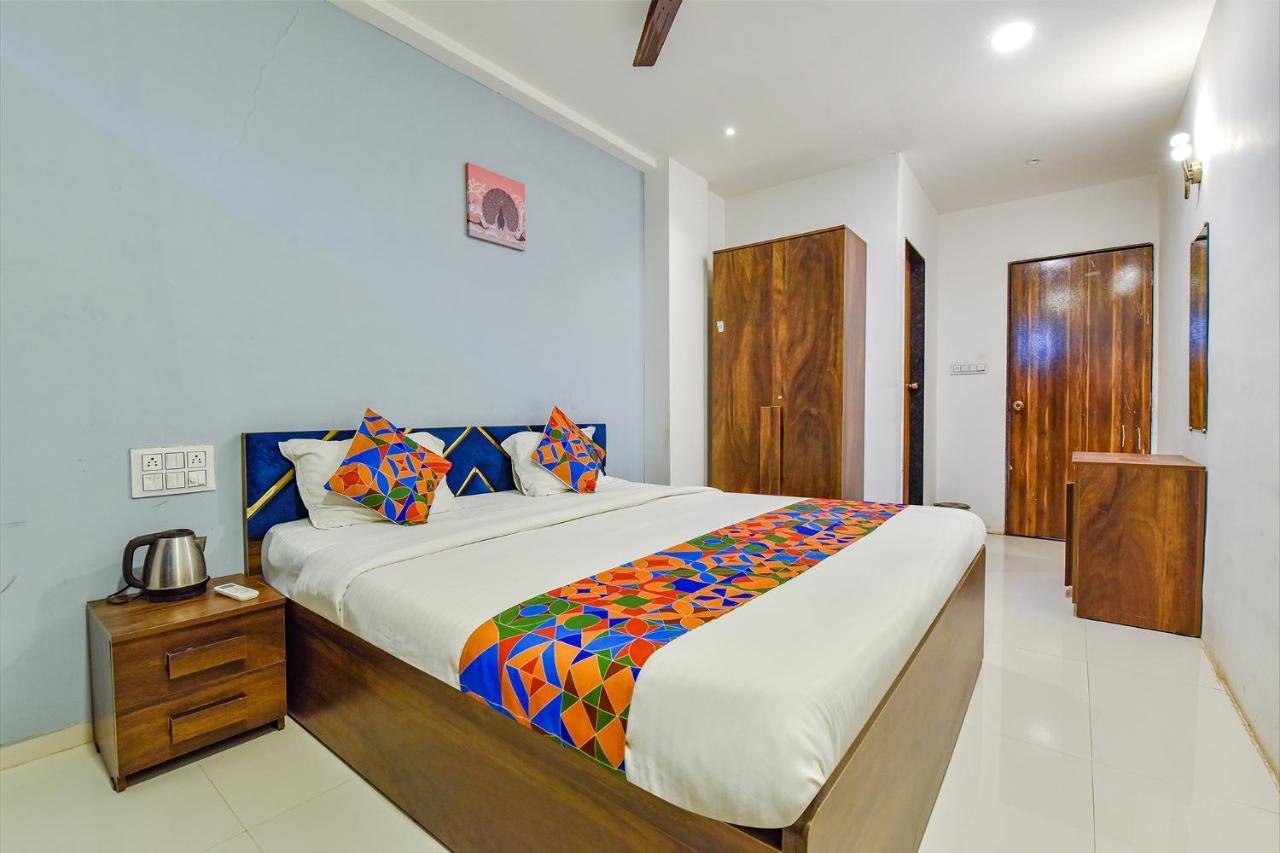 Fabhotel Code Surate Extérieur photo