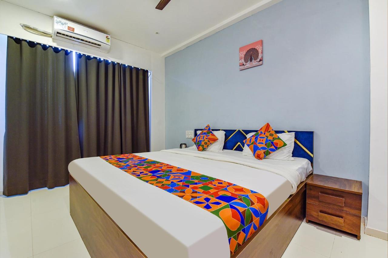 Fabhotel Code Surate Extérieur photo