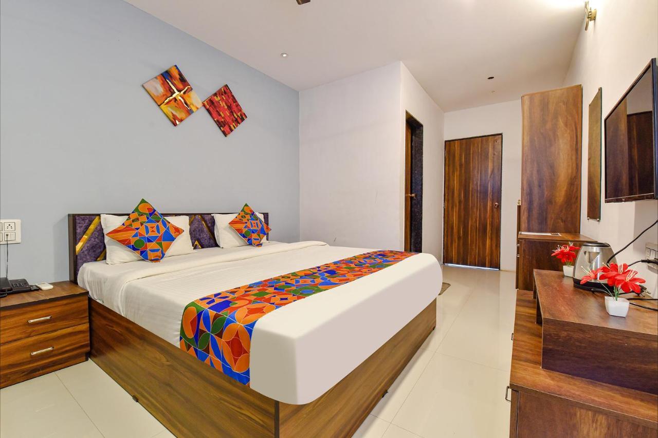 Fabhotel Code Surate Extérieur photo