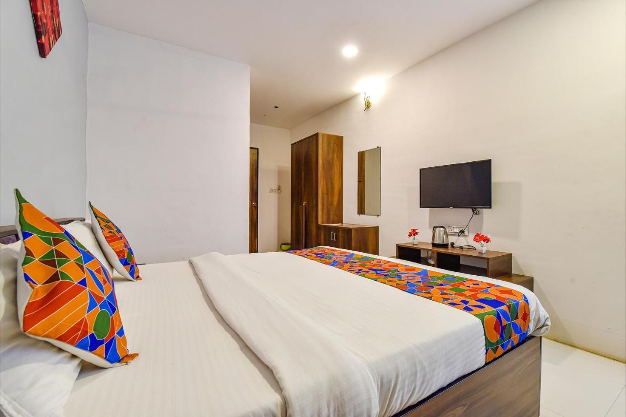 Fabhotel Code Surate Extérieur photo