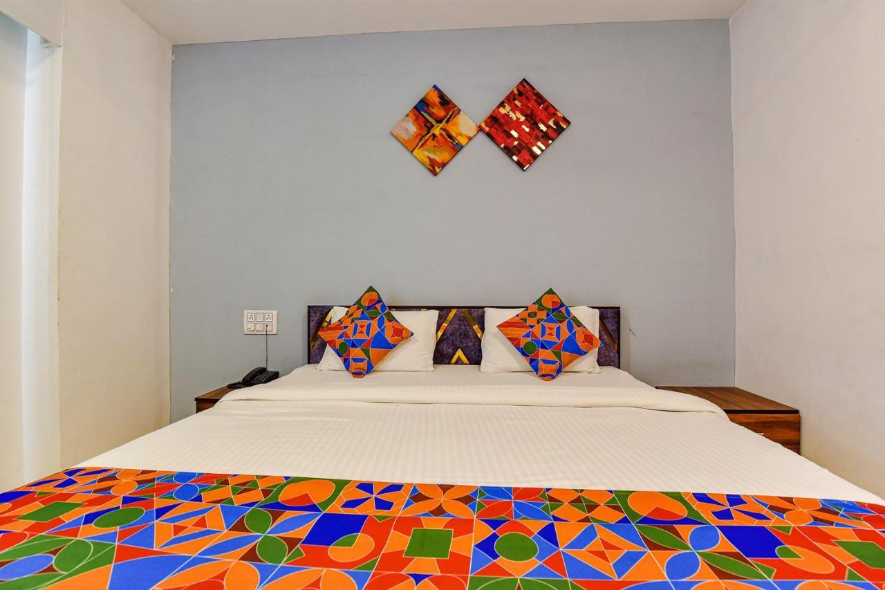 Fabhotel Code Surate Extérieur photo